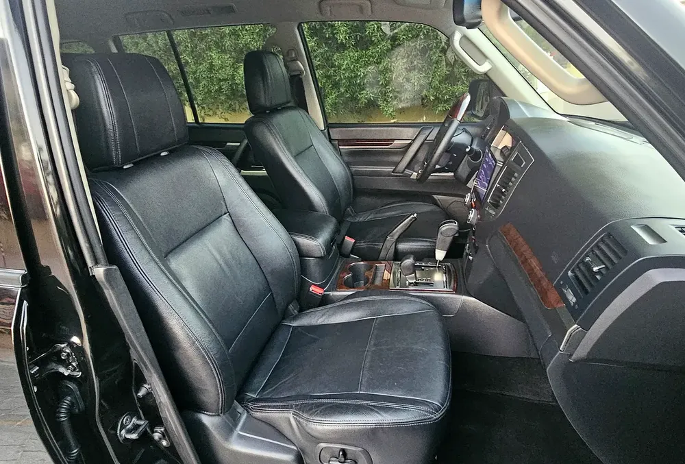 MITSUBISHI PAJERO GLS 3.8 4X4 # 2020 GCC # WELL MAINTAINED & ACCIDENT FREE  CAR FOR SALE. - Image 9