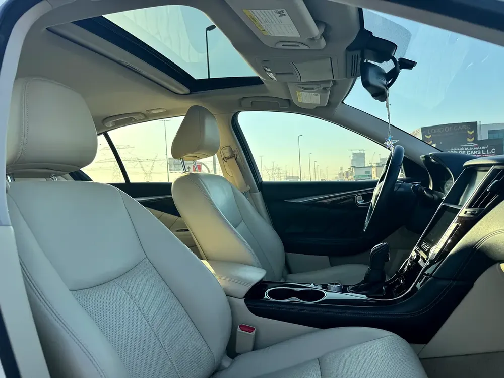 Infiniti Q50 2019 V6 3.0 GCC FULL OPTION 110,000 km 49,000 - Image 6