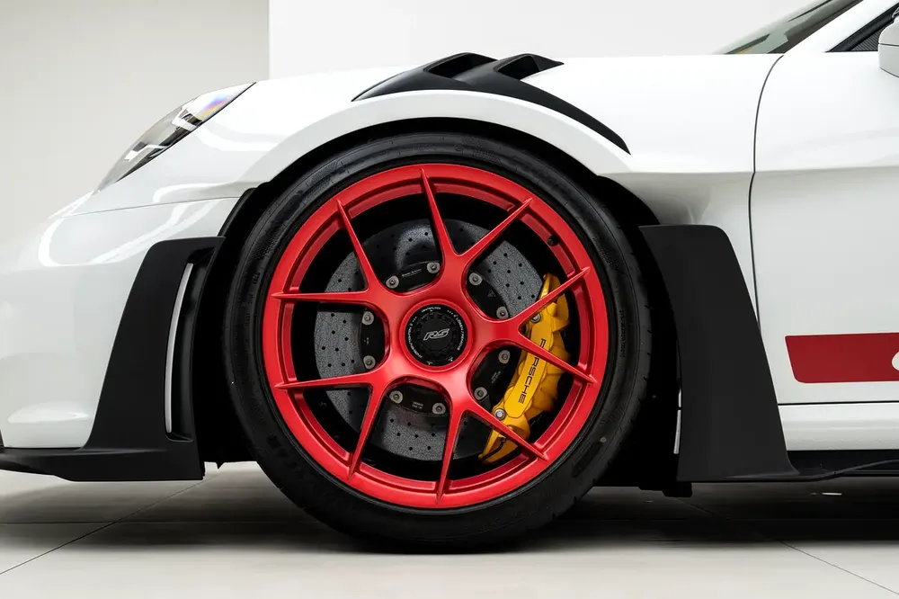 2023 PORSCHE 911 GT3 RS WEISSACH. CARBON CERAMIC BRAKES. SUSPENSION LIFTER. HIGH SPEC. MAIN DEALER S - Image 6