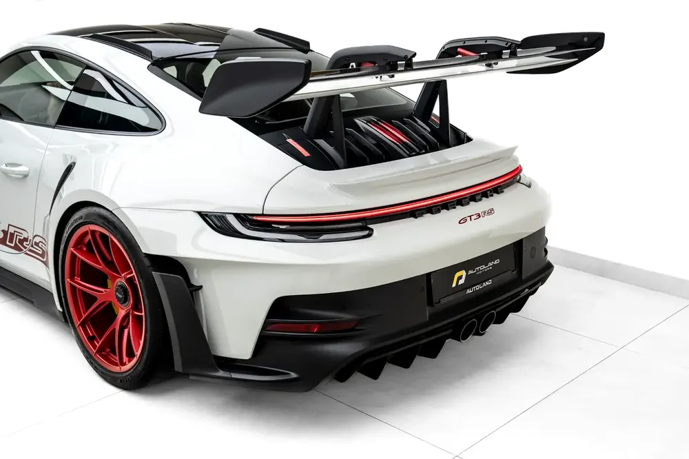 2023 PORSCHE 911 GT3 RS WEISSACH. CARBON CERAMIC BRAKES. SUSPENSION LIFTER. HIGH SPEC. MAIN DEALER S - Image 9