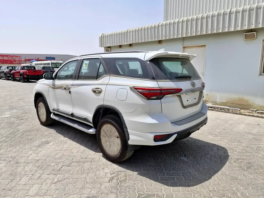2025 TOYOTA FORTUNER 4X4 4.0L V6 GCC BRAND NEW 0KM - Image 6