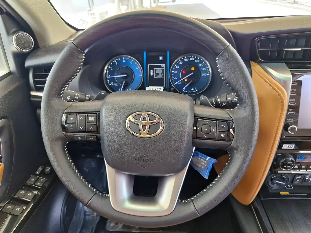 2025 TOYOTA FORTUNER 4X4 4.0L V6 GCC BRAND NEW 0KM - Image 8