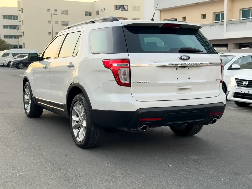 Explorer fully loaded GCC spec accident free, single owner well maintained - Image 10
