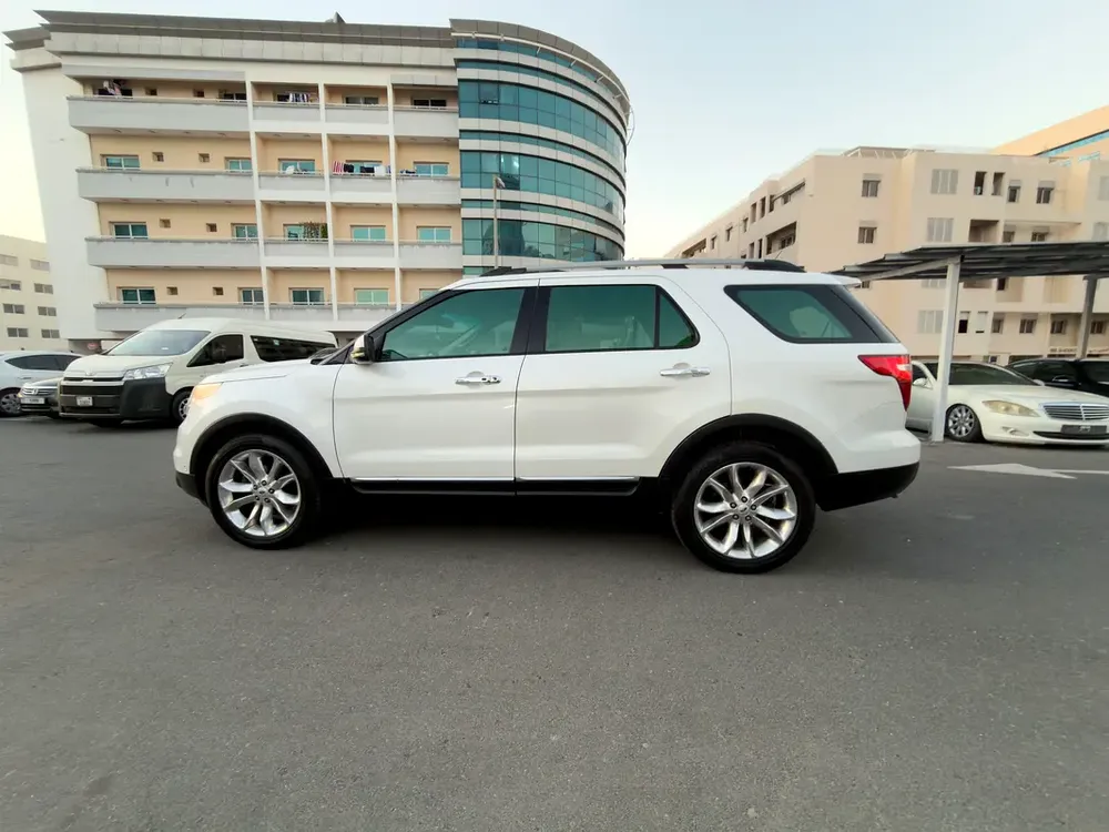 Explorer fully loaded GCC spec accident free, single owner well maintained - Image 11
