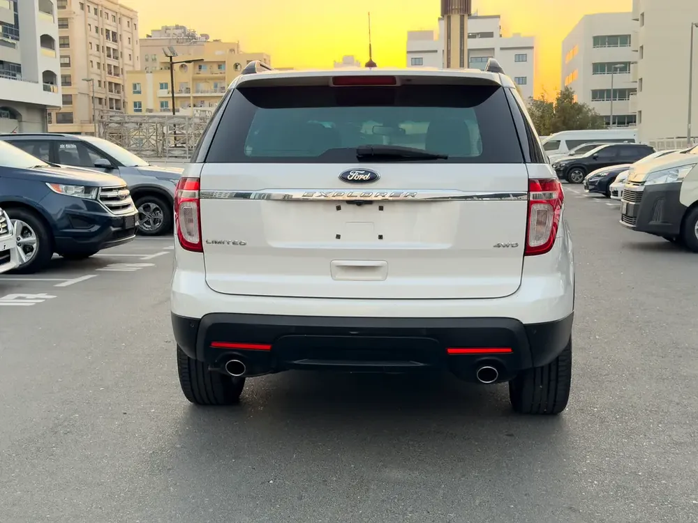 Explorer fully loaded GCC spec accident free, single owner well maintained - Image 9