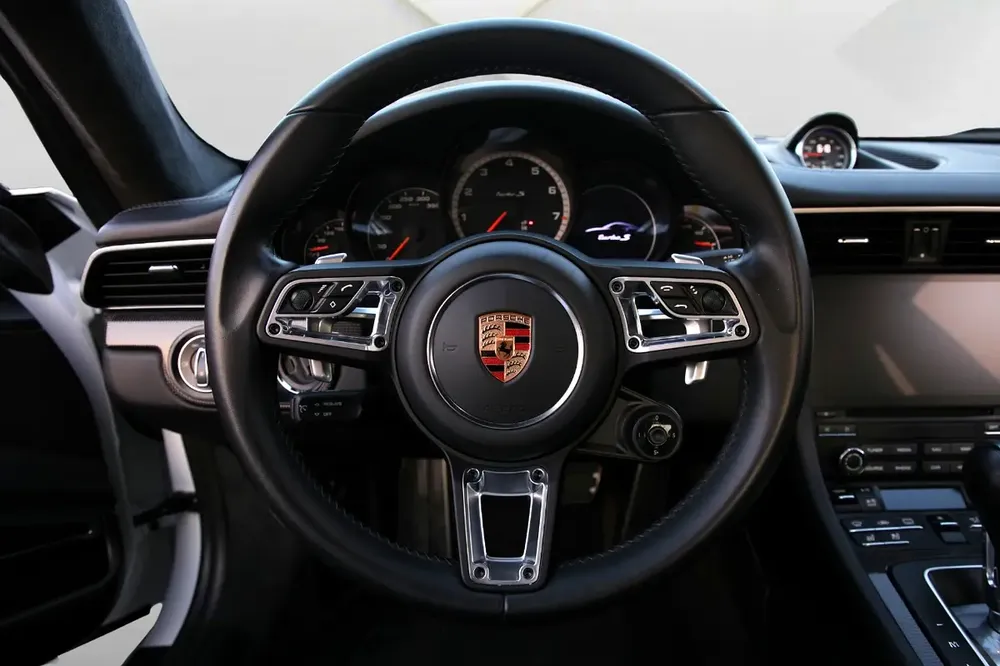 PORSCHE CARERRA 911 TURBO S - 2018 - FULLY SERVICED BY AL NABOODAH - FULLY LOADED - Image 15