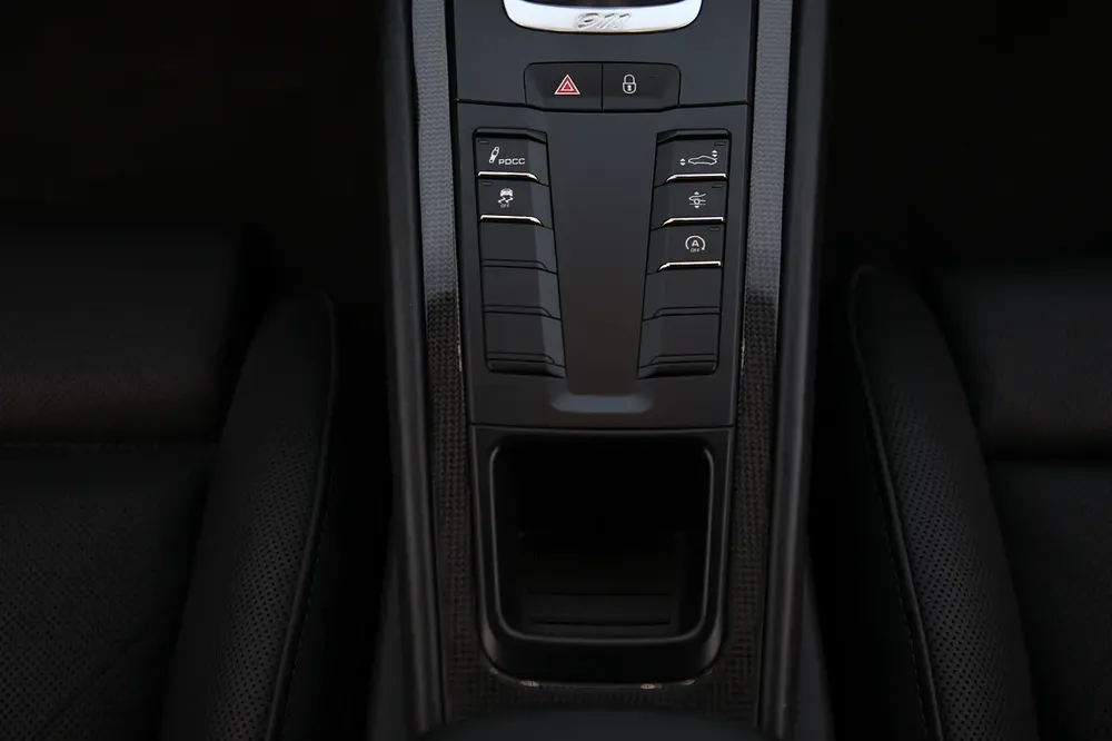 PORSCHE CARERRA 911 TURBO S - 2018 - FULLY SERVICED BY AL NABOODAH - FULLY LOADED - Image 18