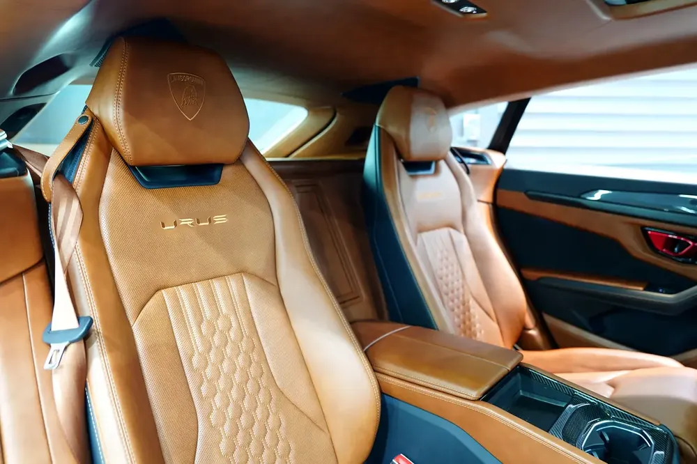2023 Lamborghini Urus S, 60th Anniversary, Carbon Interior, Rear Entertainment, Dealer Warranty!! - Image 10