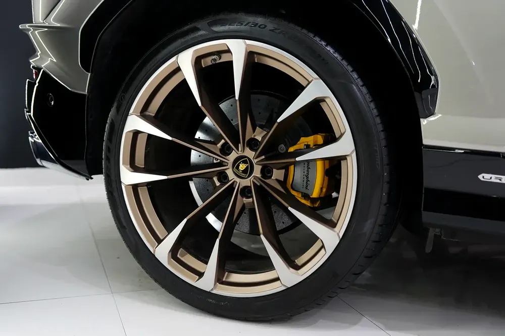 2023 Lamborghini Urus S, 60th Anniversary, Carbon Interior, Rear Entertainment, Dealer Warranty!! - Image 15