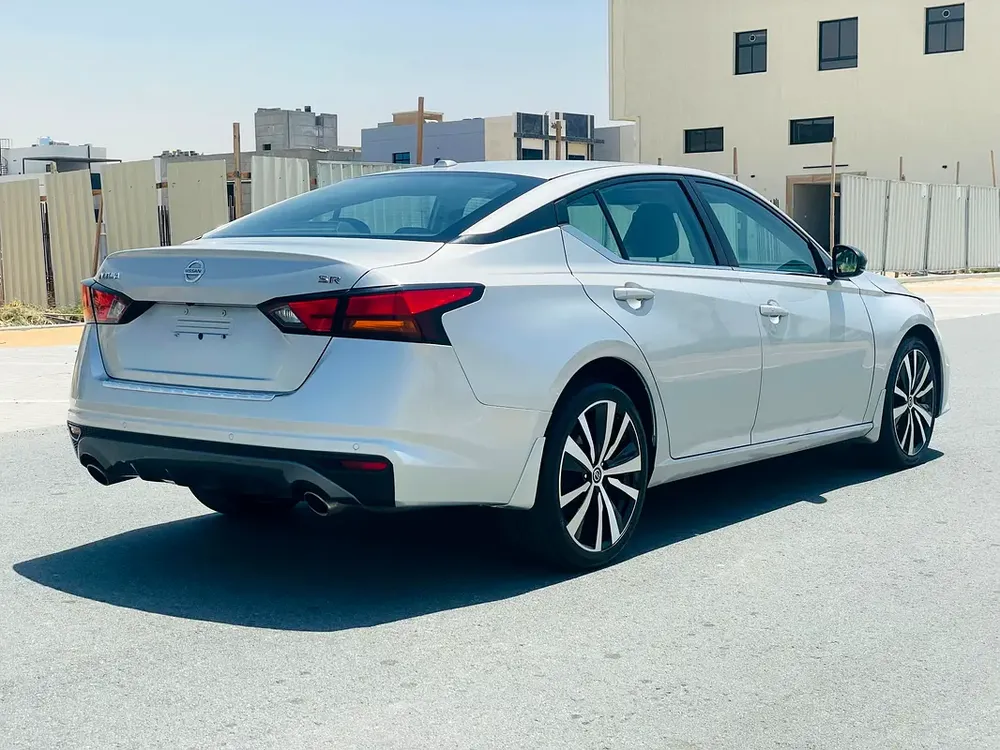 NISSAN ALTIMA SR 2021 MODEL. NO ACCIDENT, CLEAN TITEL. - Image 4