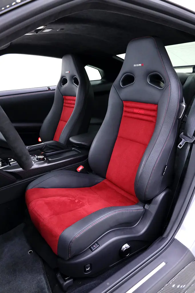NISSAN GTR NISMO FULL CARBON + SPECIAL RECARO SEATS + FULLY LOADED - Image 11