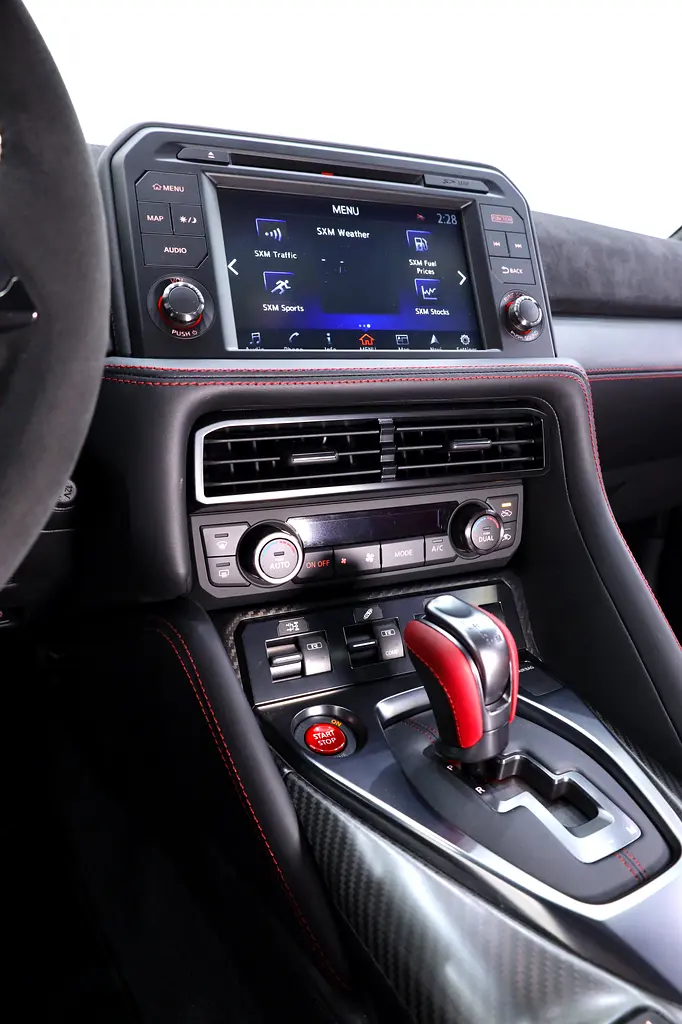 NISSAN GTR NISMO FULL CARBON + SPECIAL RECARO SEATS + FULLY LOADED - Image 17