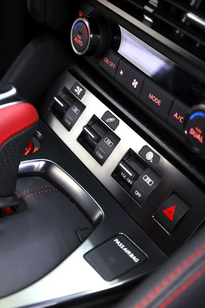 NISSAN GTR NISMO FULL CARBON + SPECIAL RECARO SEATS + FULLY LOADED - Image 18