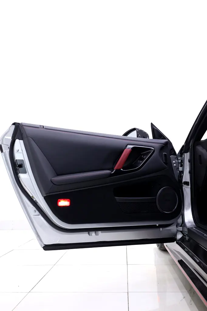 NISSAN GTR NISMO FULL CARBON + SPECIAL RECARO SEATS + FULLY LOADED - Image 19