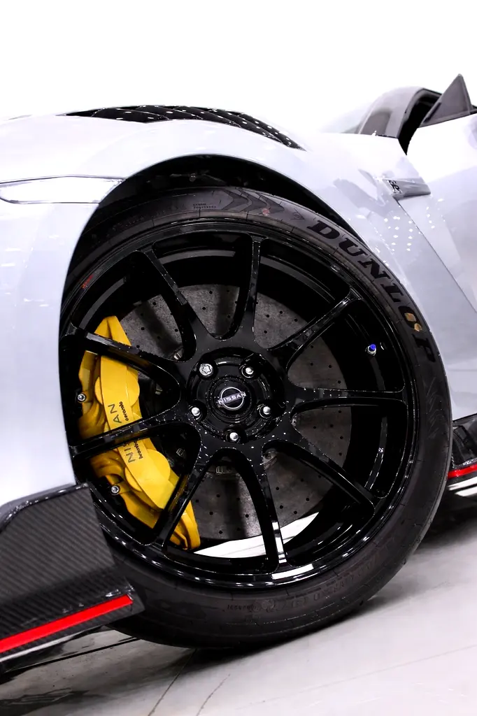 NISSAN GTR NISMO FULL CARBON + SPECIAL RECARO SEATS + FULLY LOADED - Image 5