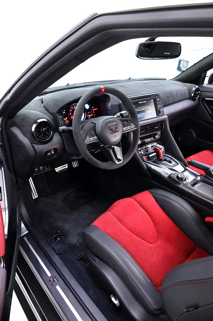 NISSAN GTR NISMO FULL CARBON + SPECIAL RECARO SEATS + FULLY LOADED - Image 7