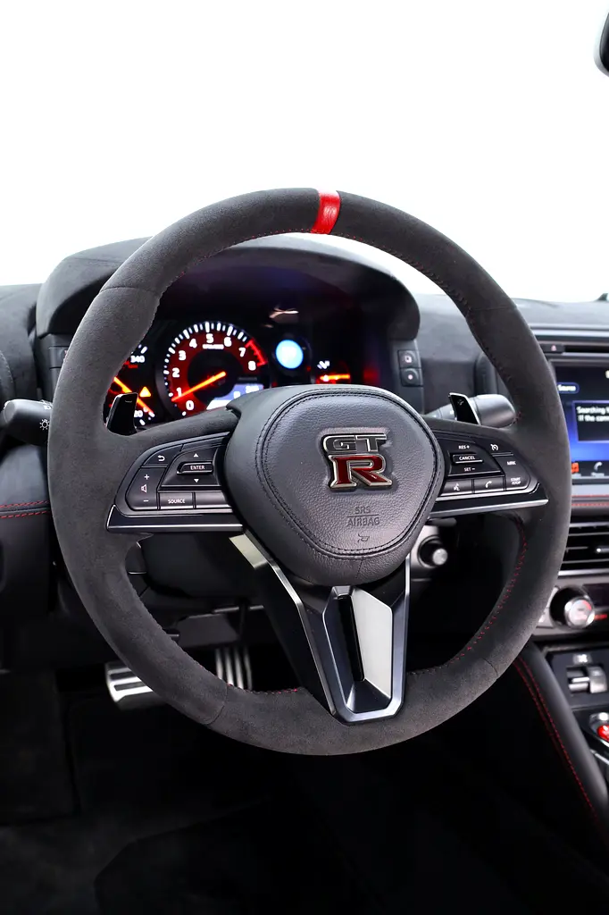 NISSAN GTR NISMO FULL CARBON + SPECIAL RECARO SEATS + FULLY LOADED - Image 8