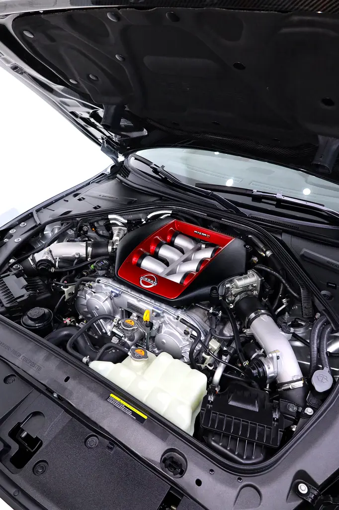 NISSAN GTR NISMO FULL CARBON + SPECIAL RECARO SEATS + FULLY LOADED - Image 9