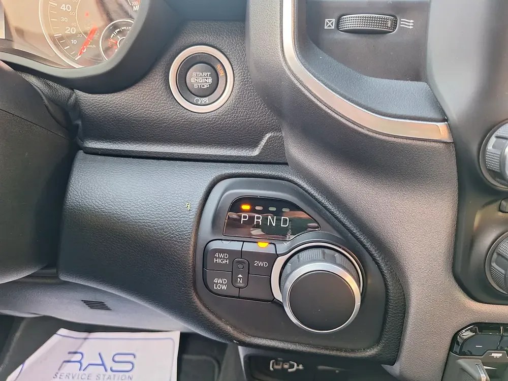2024 RAM 2500 BIG HORN 6.4L V8 HEMI - Image 11