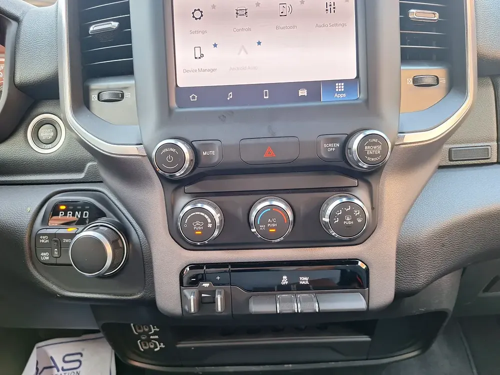 2024 RAM 2500 BIG HORN 6.4L V8 HEMI - Image 13