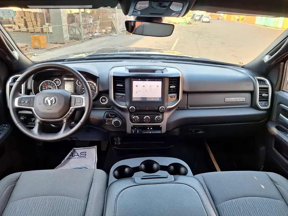 2024 RAM 2500 BIG HORN 6.4L V8 HEMI - Image 17