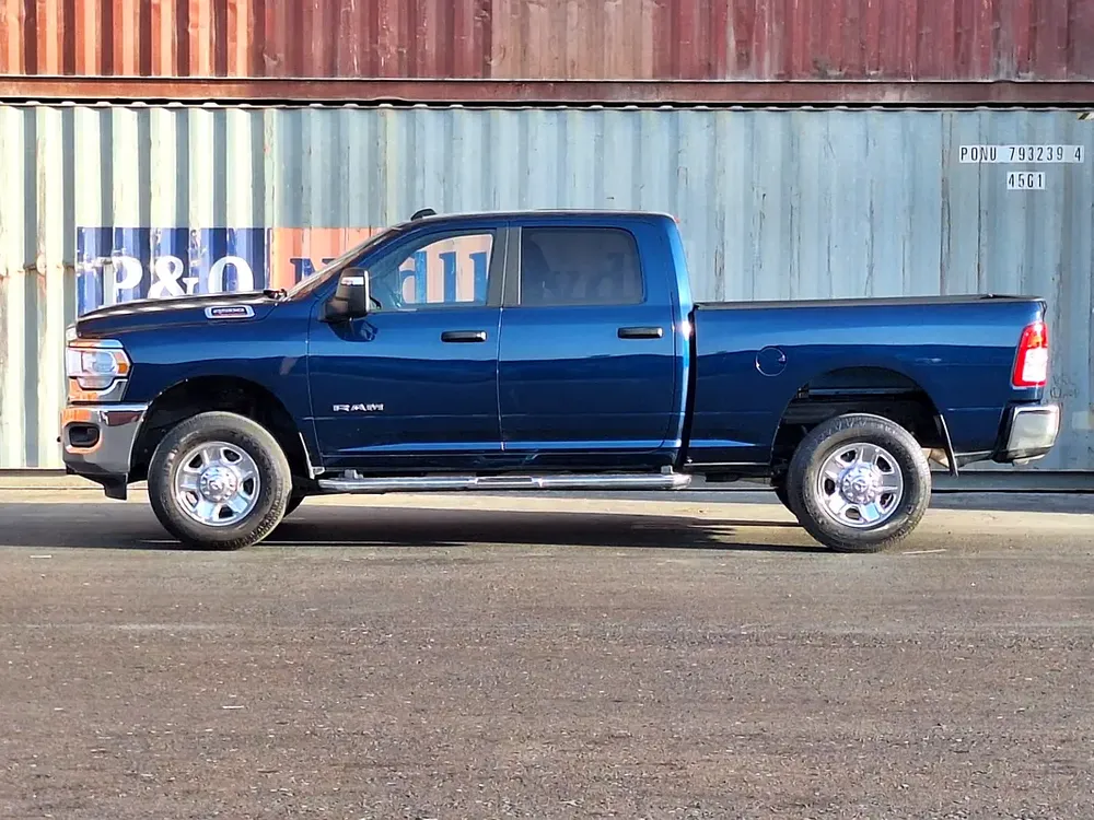 2024 RAM 2500 BIG HORN 6.4L V8 HEMI - Image 4