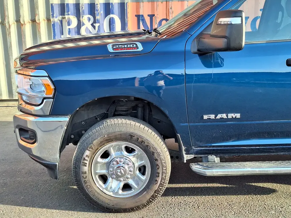 2024 RAM 2500 BIG HORN 6.4L V8 HEMI - Image 5
