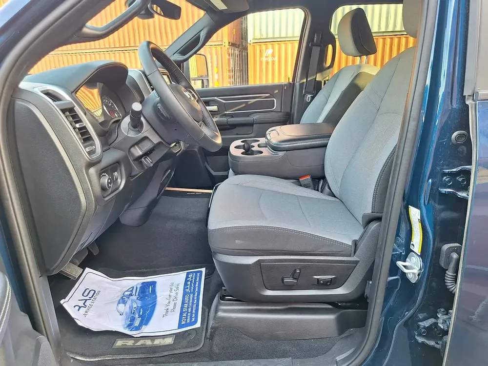 2024 RAM 2500 BIG HORN 6.4L V8 HEMI - Image 7