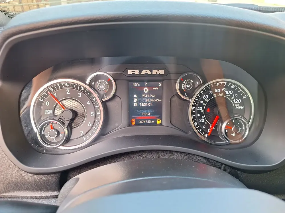2024 RAM 2500 BIG HORN 6.4L V8 HEMI - Image 9