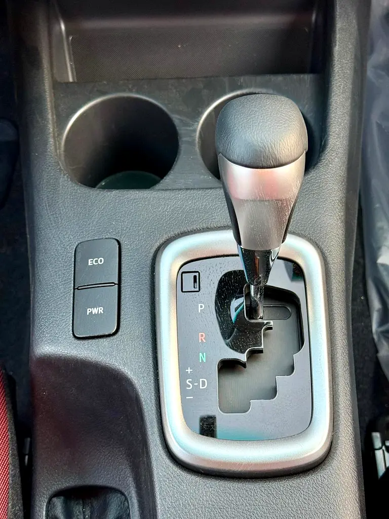 Toyota Hilux SR5 2026 GCC Specs - Image 10
