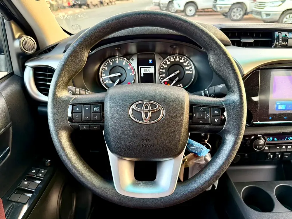 Toyota Hilux SR5 2026 GCC Specs - Image 14