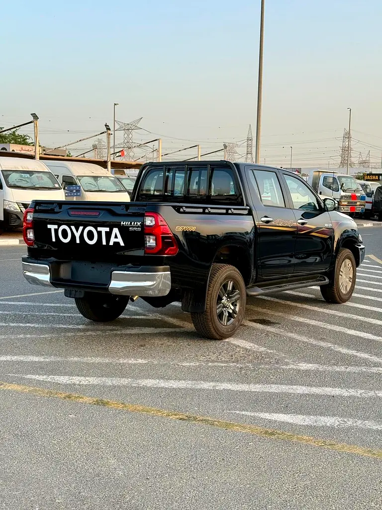 Toyota Hilux SR5 2026 GCC Specs - Image 15