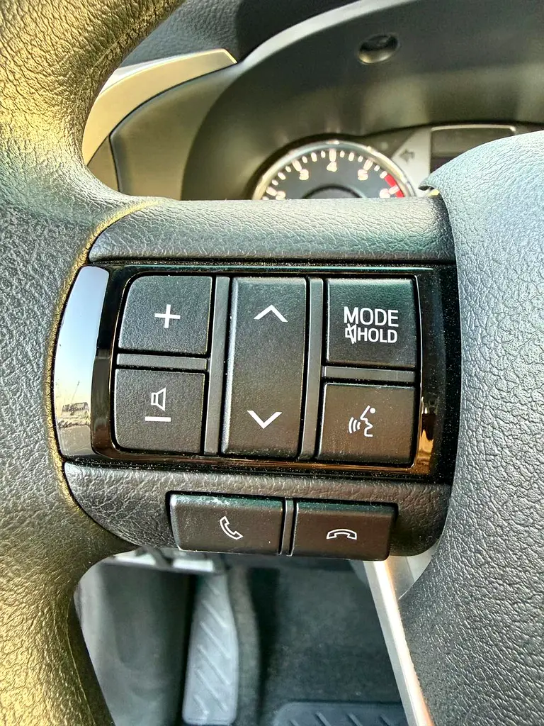 Toyota Hilux SR5 2026 GCC Specs - Image 18