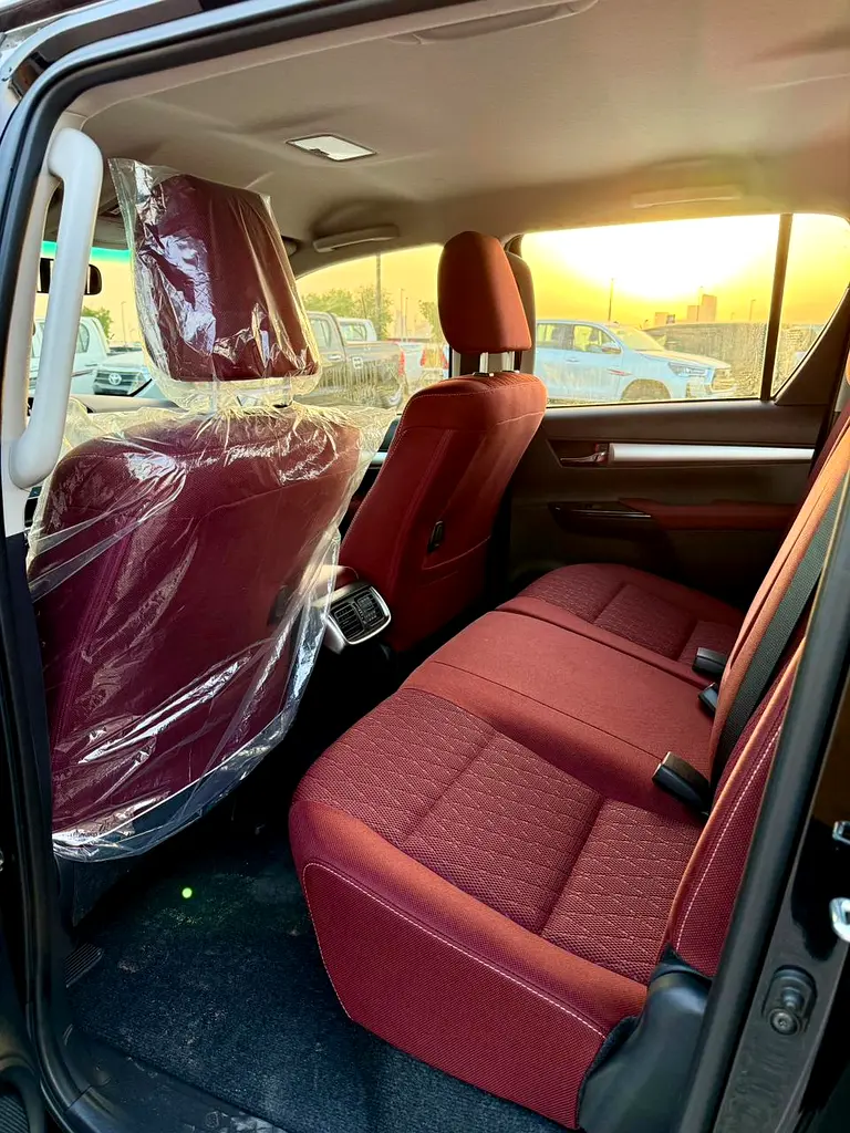 Toyota Hilux SR5 2026 GCC Specs - Image 4