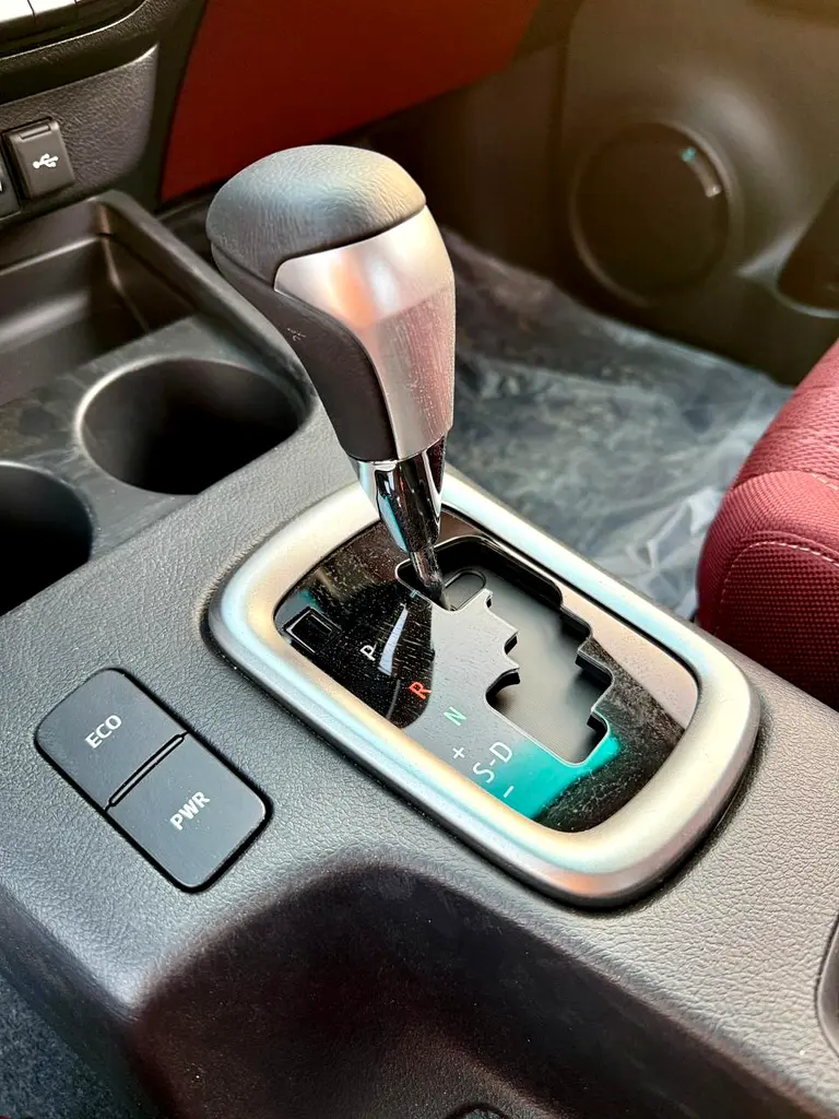 Toyota Hilux SR5 2026 GCC Specs - Image 6