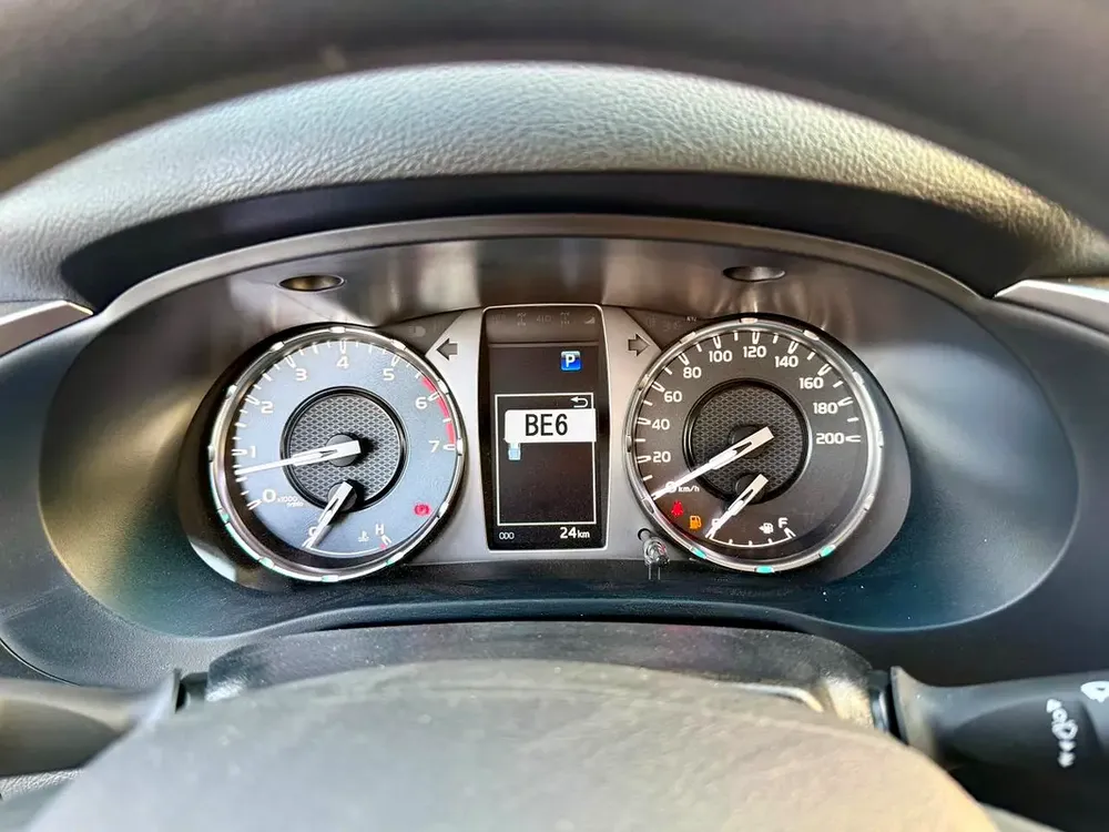 Toyota Hilux SR5 2026 GCC Specs - Image 8