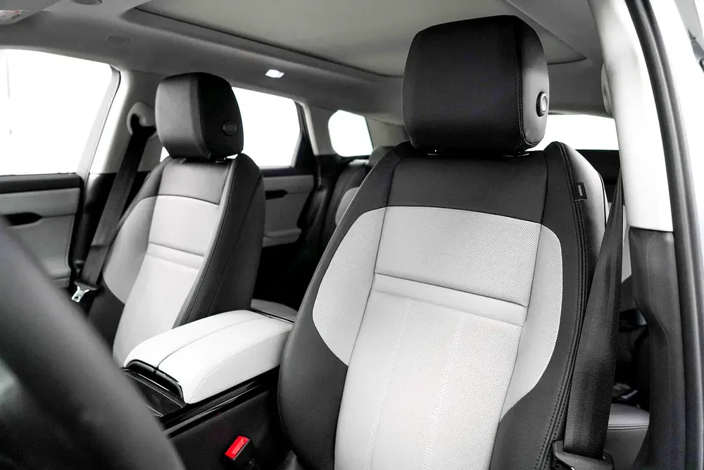 2025 RANGE ROVER EVOQUE SE P200 DYNAMIC / PANORAMIC ROOF /  DEALER WARRANTY - Image 11