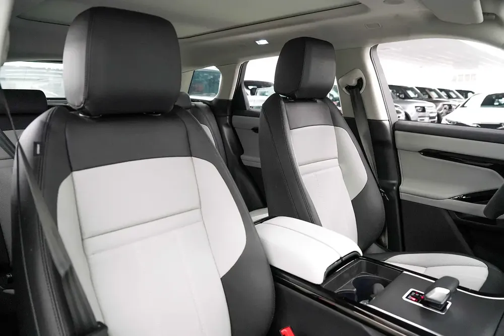 2025 RANGE ROVER EVOQUE SE P200 DYNAMIC / PANORAMIC ROOF /  DEALER WARRANTY - Image 12