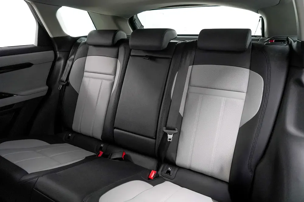 2025 RANGE ROVER EVOQUE SE P200 DYNAMIC / PANORAMIC ROOF /  DEALER WARRANTY - Image 13