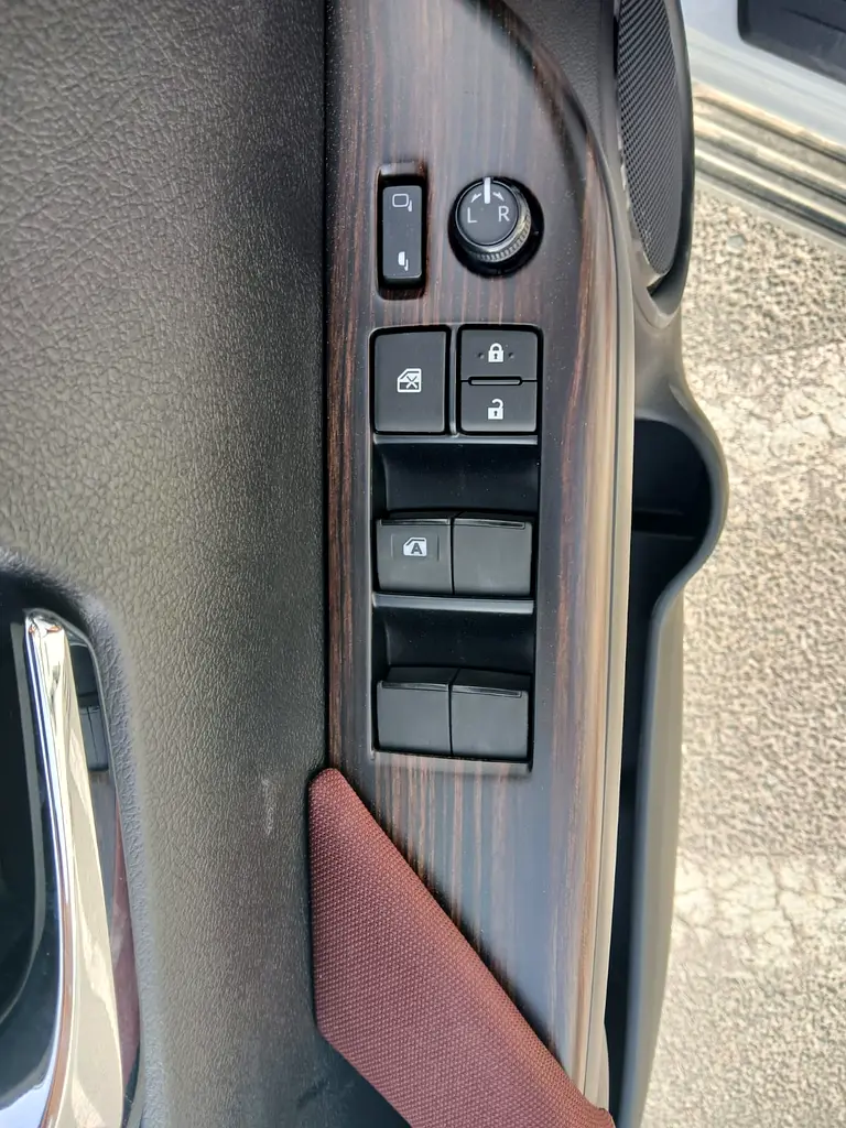 2026 Toyota Hilux SR5 - Brand New! - Image 8