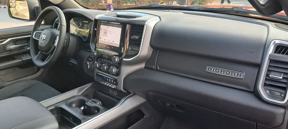 DODGE RAM 1500 SST BIG HORN 2025 V6 3.0L TWIN TURBO + GCC WARRANTY TRADING AL FUTTAIM+ ORGINAL PAINT - Image 11