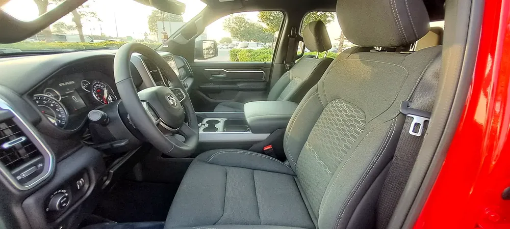 DODGE RAM 1500 SST BIG HORN 2025 V6 3.0L TWIN TURBO + GCC WARRANTY TRADING AL FUTTAIM+ ORGINAL PAINT - Image 9