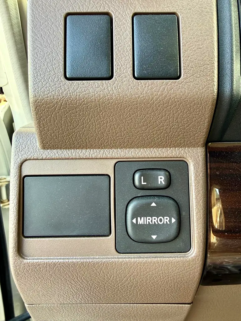 Toyota Land Cruiser 70 Series LC 79 LX 2026 GCC Specs - Image 18