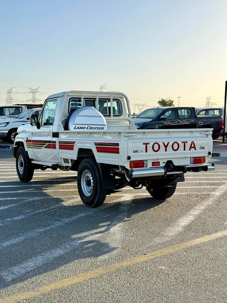 Toyota Land Cruiser 70 Series LC 79 LX 2026 GCC Specs - Image 4