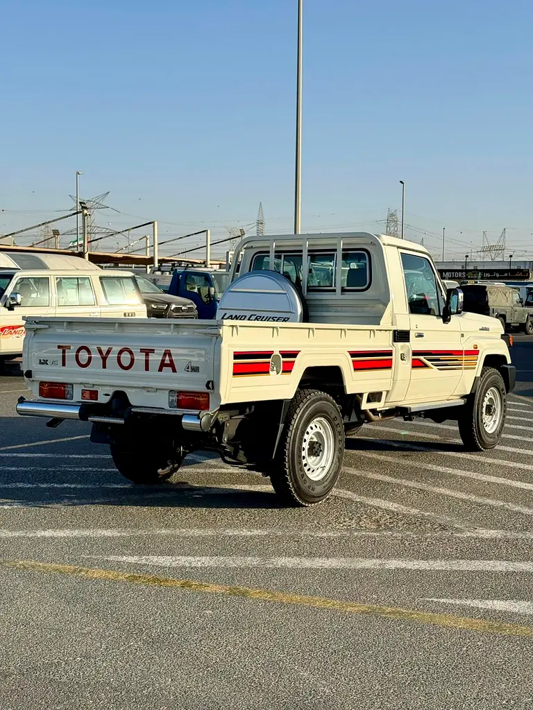 Toyota Land Cruiser 70 Series LC 79 LX 2026 GCC Specs - Image 5