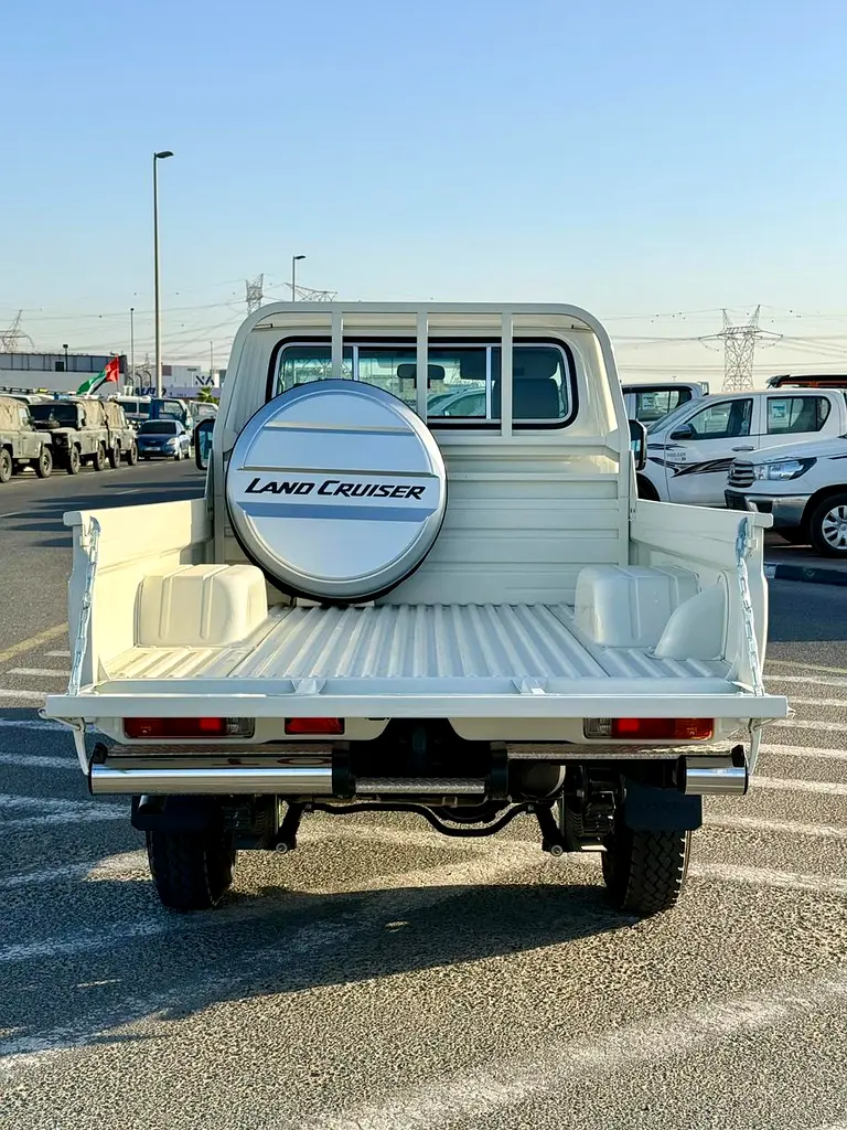 Toyota Land Cruiser 70 Series LC 79 LX 2026 GCC Specs - Image 7