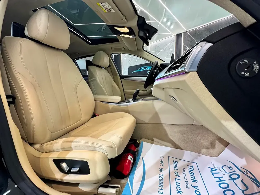 LUXURY ELITE BLACK BMW 520i  || TOP RANGE || GCC ||  SCREENS || LIKE NEW || FREE ACCIDENTS - Image 14