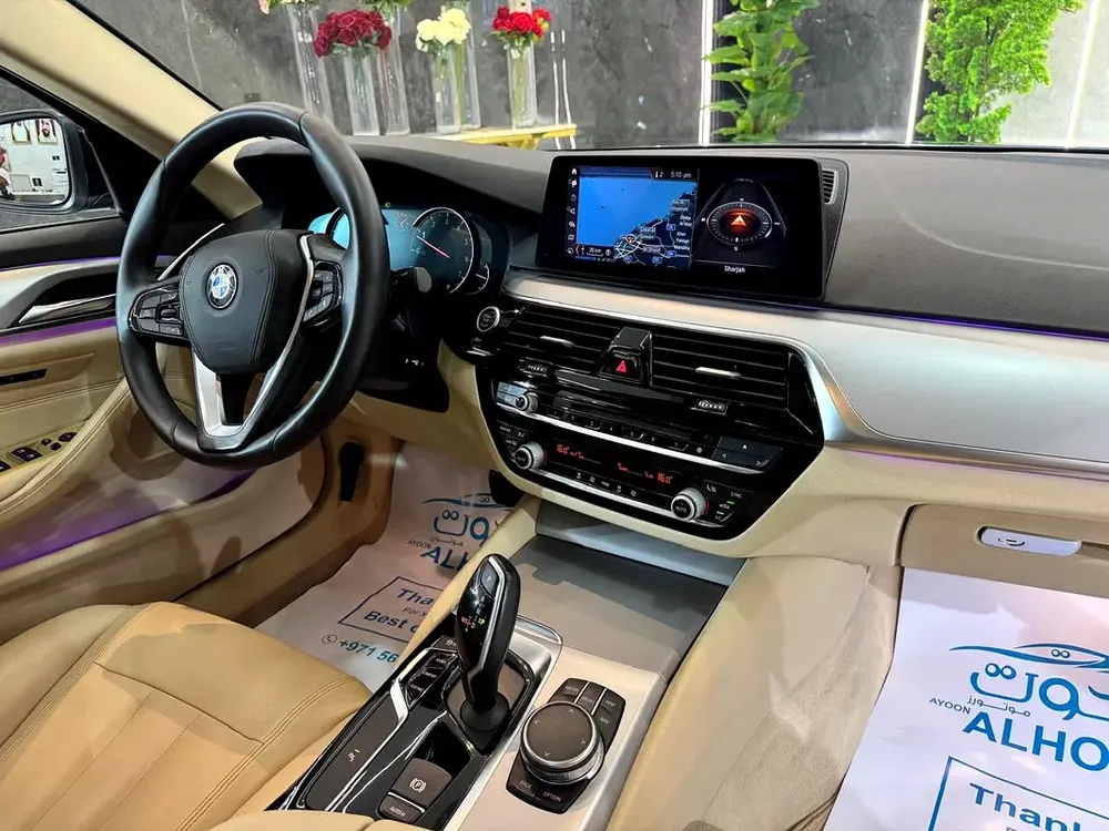 LUXURY ELITE BLACK BMW 520i  || TOP RANGE || GCC ||  SCREENS || LIKE NEW || FREE ACCIDENTS - Image 17