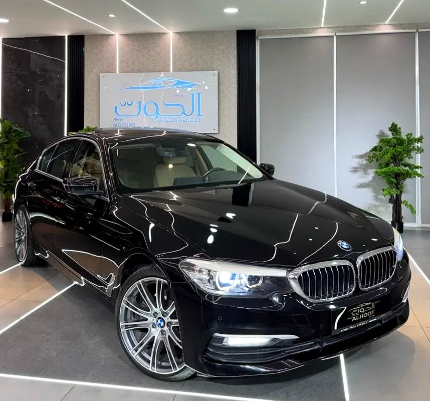 LUXURY ELITE BLACK BMW 520i  || TOP RANGE || GCC ||  SCREENS || LIKE NEW || FREE ACCIDENTS - Image 8