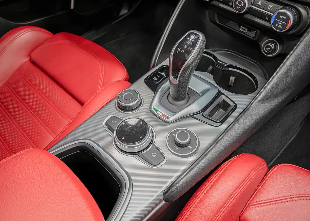 Alfa Romeo Warranty and Service Contract - Image 12